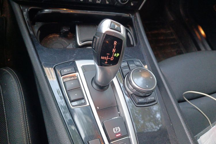 宝马5系GT 2014款 535i 豪华型中控内饰18