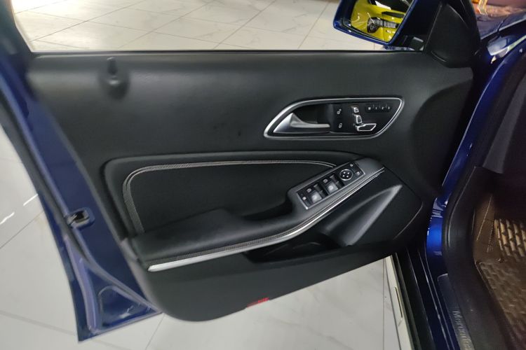 奔驰GLA 2018款 GLA 200 动感型中控内饰7007