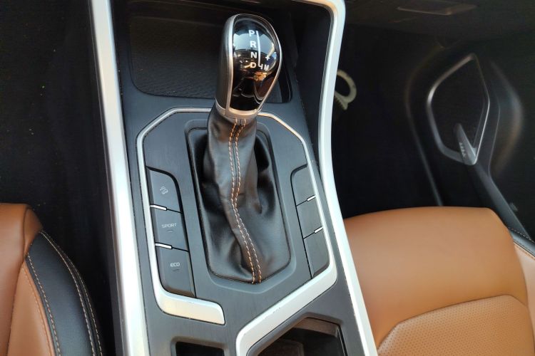 吉利汽车 远景X6 2020款 1.4T CVT尊贵型中控内饰18