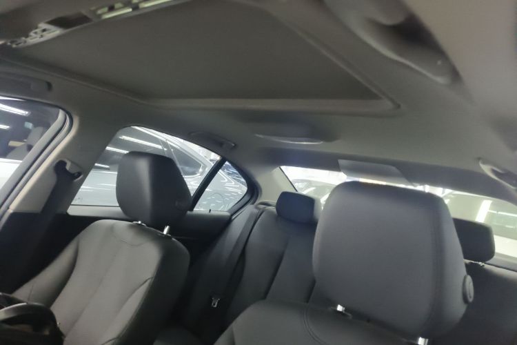 宝马3系 2017款 318i 时尚型局部细节22