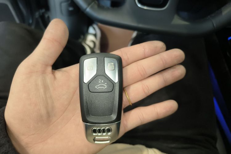 奥迪A4L 2023款 40 TFSI 豪华动感型中控内饰7001