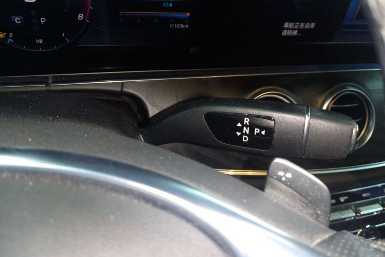 奔驰E级 2018款 E 300 L 运动豪华型局部细节18