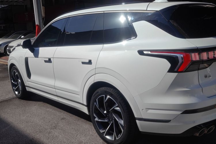 领克09 EM-P 2021款 2.0T PHEV Ultra 六座车身外观4