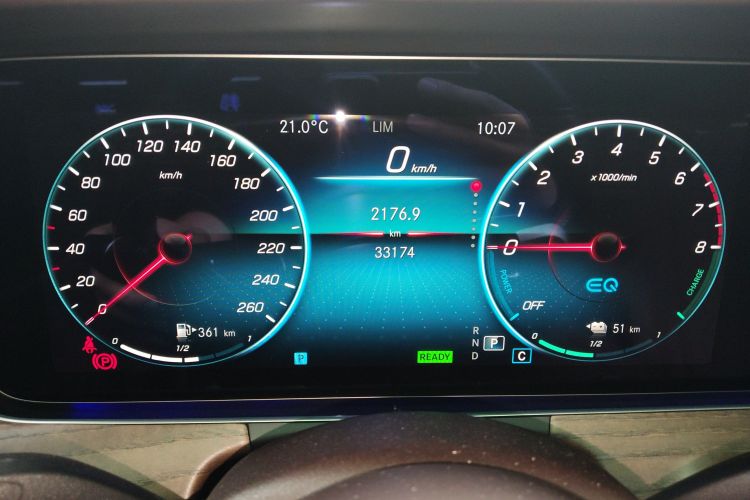 奔驰E级新能源 2022款 改款 E 350 e L 插电式混合动力运动轿车局部细节14