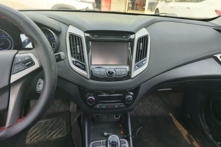 长安 逸动 2016款 1.6L 手动风尚型中控内饰16