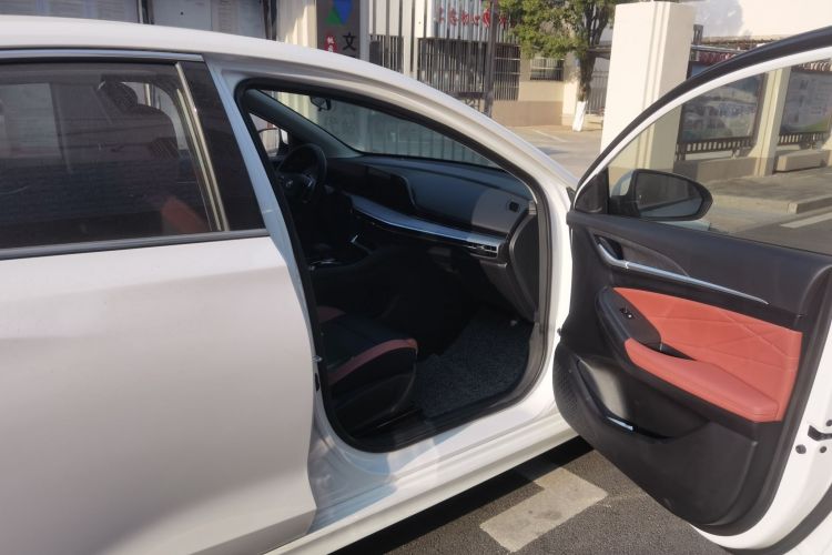 长安 逸动 2023款 畅享版 PLUS 蓝鲸NE 1.4T GDI DCT尊贵版局部细节9005