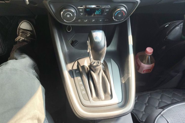 福特 福睿斯 2015款 1.5L 自动时尚型中控内饰18