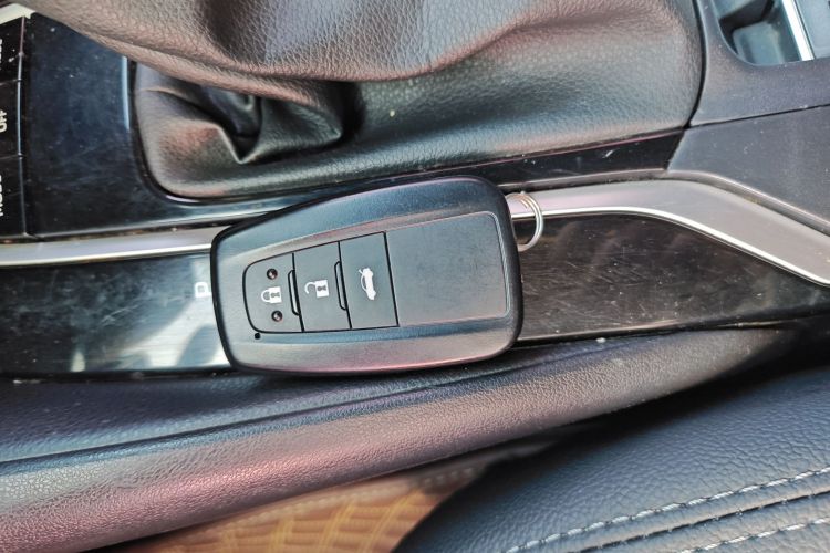 丰田 雷凌 2022款 双擎 1.8H E-CVT领先版中控内饰11