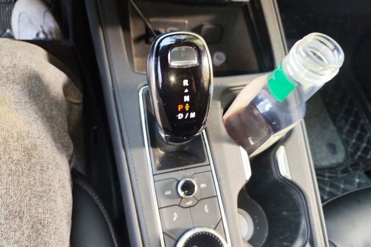 凯迪拉克XT4 2023款 28T 两驱风尚型中控内饰18