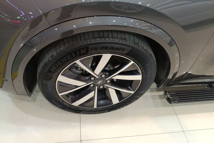 理想汽车 理想L8 2023款 Max车身外观6007