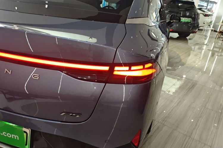 小鹏P5 2022款 460E+车身外观9