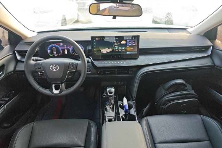 丰田 凯美瑞 2024款  双擎 2.0HG 尊贵版中控内饰7002