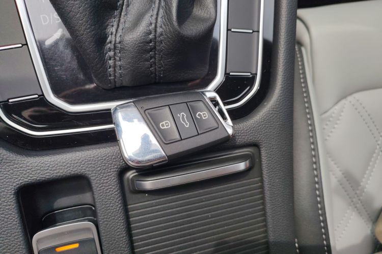 大众 迈腾 2023款 200万辆纪念版 330TSI DSG领先型中控内饰11