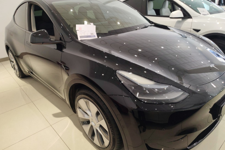 特斯拉 Model Y 2022款 改款 后轮驱动版车身外观3