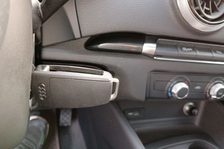 奥迪A3 2020款 Sportback 35 TFSI 时尚型 国VI中控内饰7001