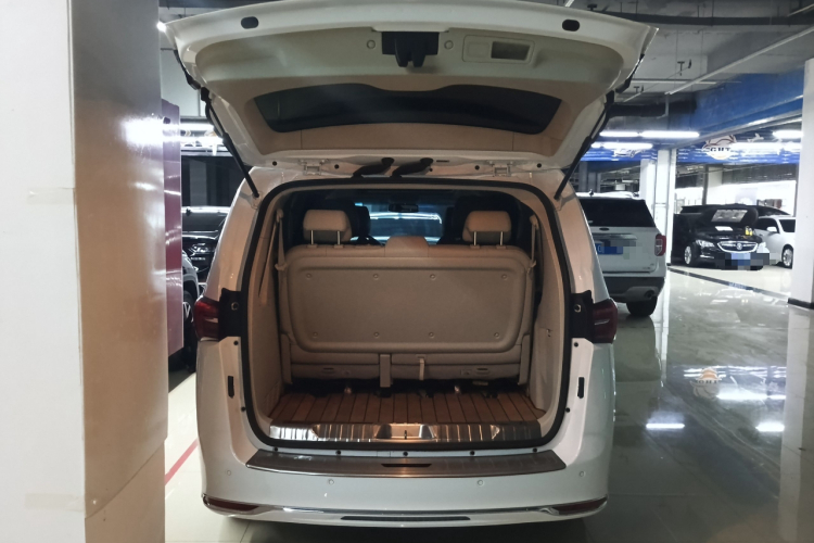 别克GL8 2021款 陆上公务舱 652T 豪华型机舱底盘23