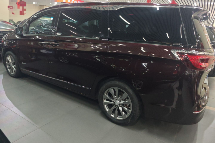 别克GL8 2022款 Avenir艾维亚 七座亲礼版车身外观4