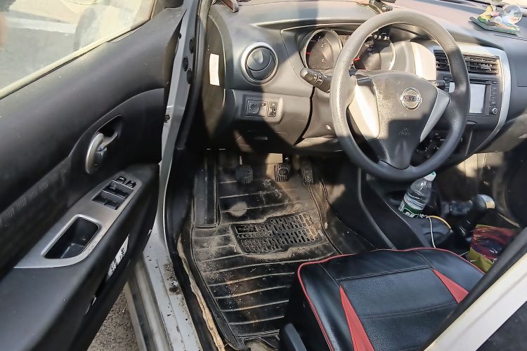 日产 骊威 2013款 1.6XL 手动豪华版中控内饰20