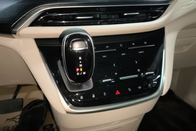 别克GL8 2022款 Avenir艾维亚 六座贤礼版中控内饰18