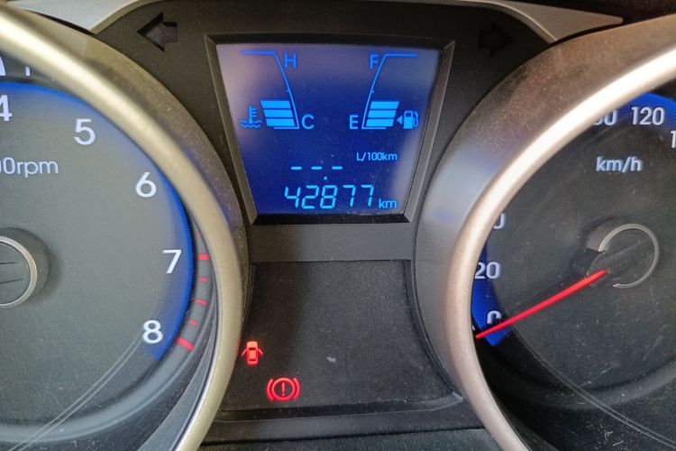 北京现代ix35 2013款 2.0L 手动两驱舒适型GL 国IV中控内饰15