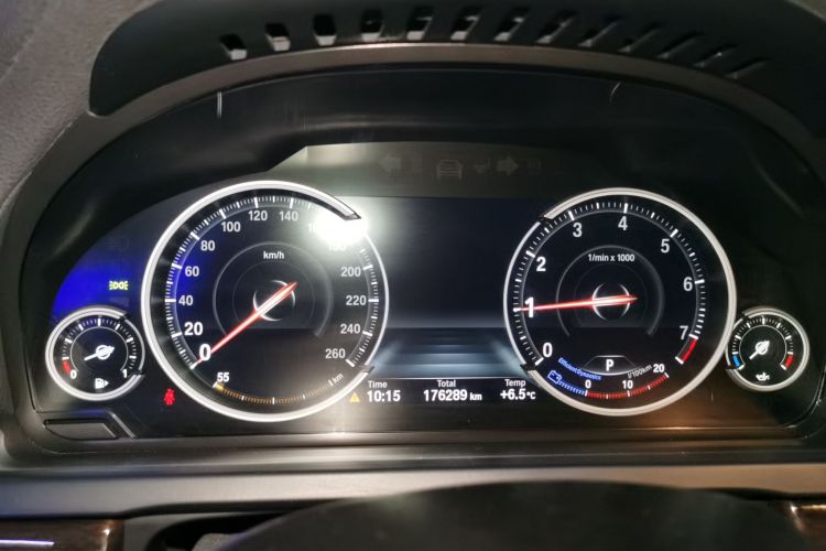 宝马7系 2014款 730Li 臻享型中控内饰14