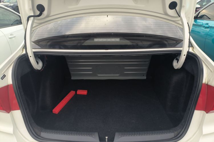 大众 桑塔纳 2021款 1.5L 自动风尚版机舱底盘23