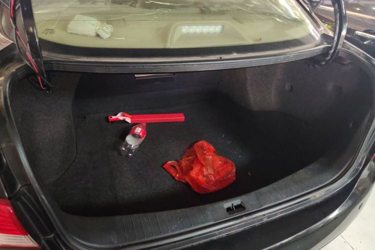 日产 轩逸 2018款 经典 1.6XE+ CVT领先版机舱底盘23