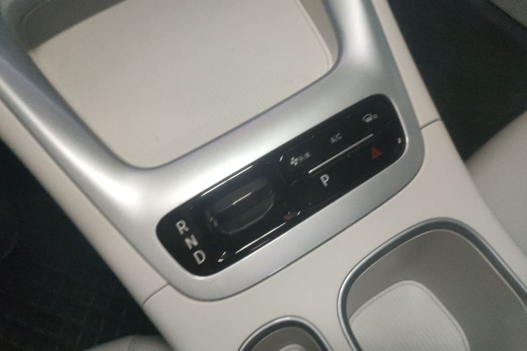 吉利银河 星愿 2025款 UP 410km 探索版中控内饰18