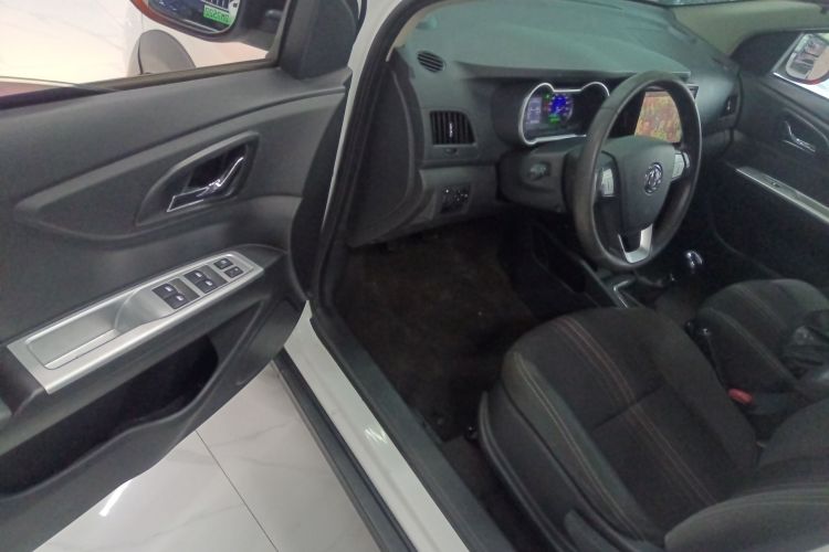 东风风神AX3 2016款 1.5L 手动尚酷型中控内饰20