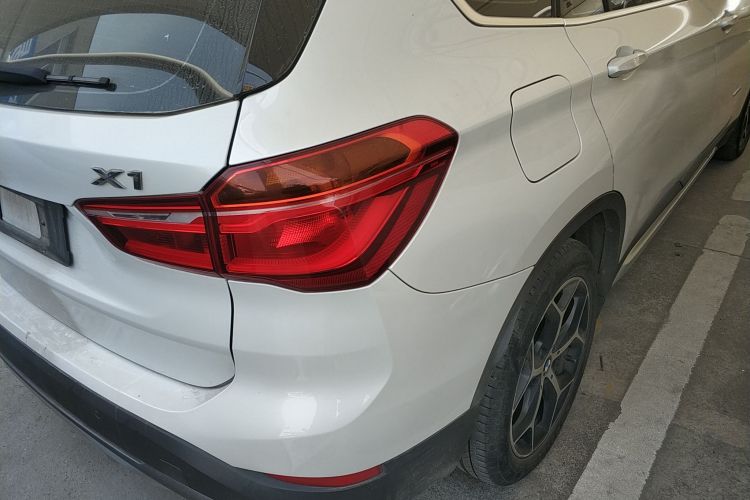 宝马X1 2016款 sDrive20Li 豪华型车身外观9