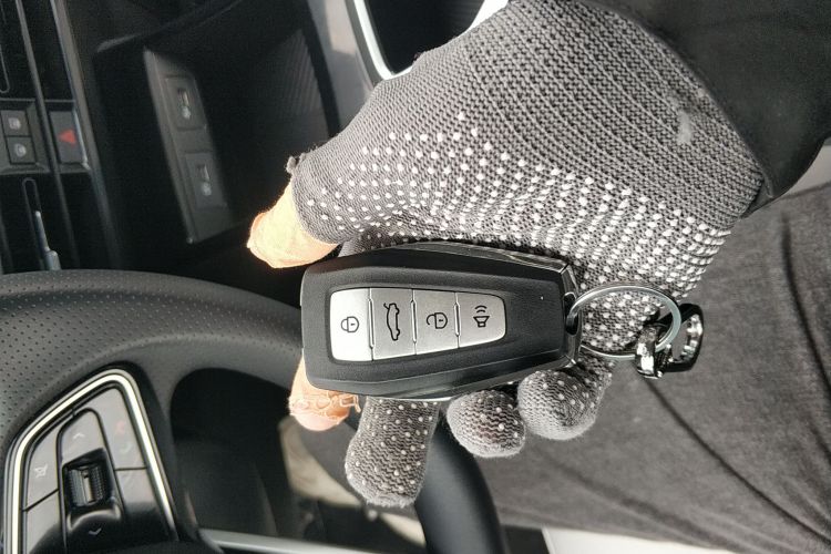 吉利几何E萤火虫 2024款 301km 星光中控内饰11