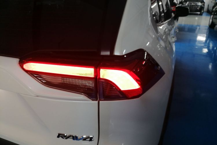 丰田 RAV4荣放 2020款 2.0L CVT两驱风尚PLUS版车身外观9