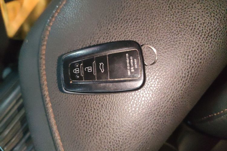 丰田 凯美瑞 2018款 2.5G 豪华版中控内饰11