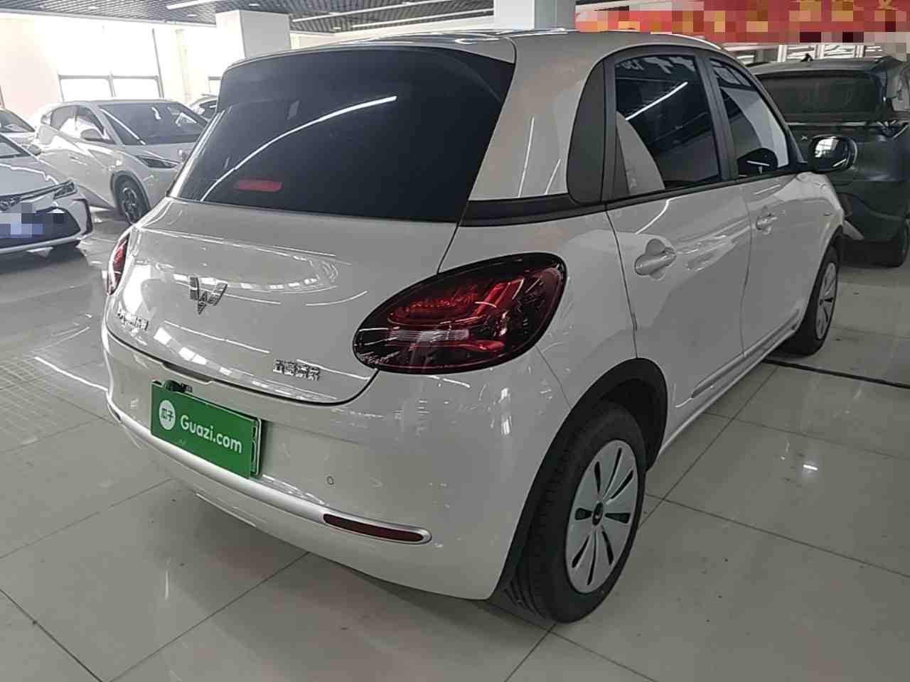 车辆右后45度视角外观