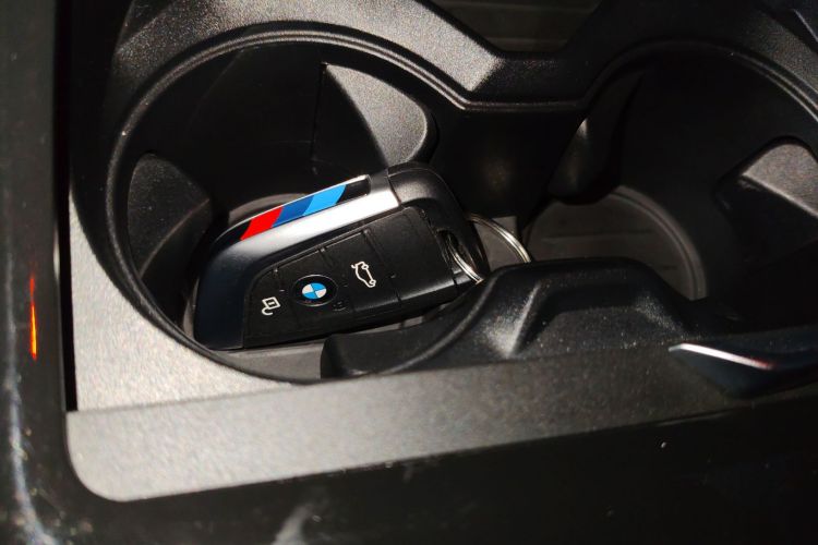 宝马X2 2023款 xDrive 25i 曜熠版中控内饰11