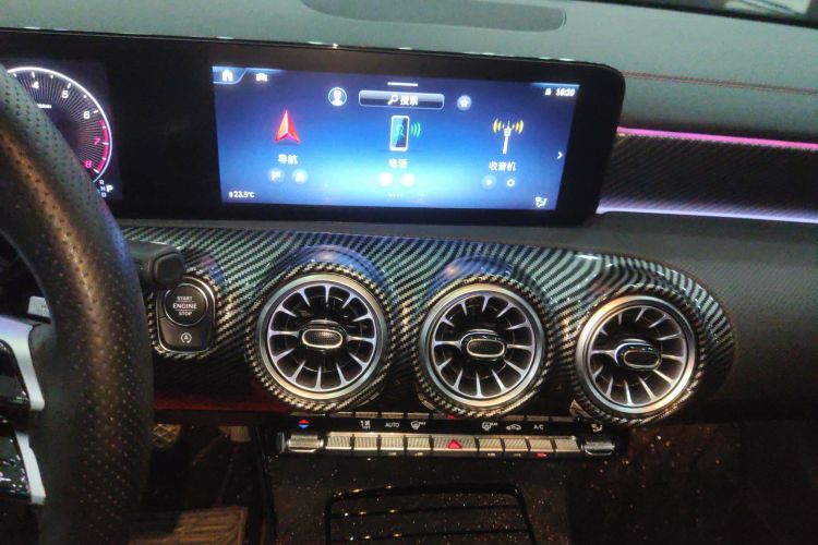 奔驰A级 2024款 改款 A 200 L 时尚型中控内饰16