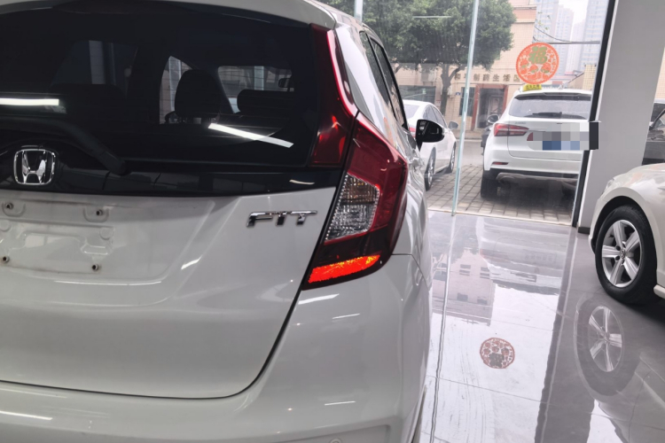本田 飞度 2018款 1.5L CVT舒适版车身外观9