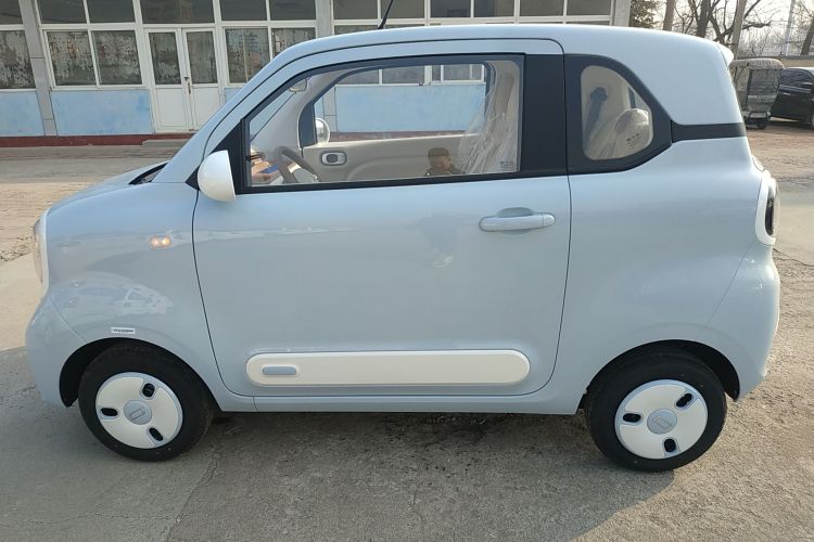 奔腾小马 2026款 222km 炫彩马车身外观4