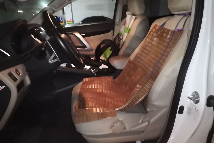 三菱 帕杰罗(进口) 2019款 3.0L 自动标准版中控内饰19