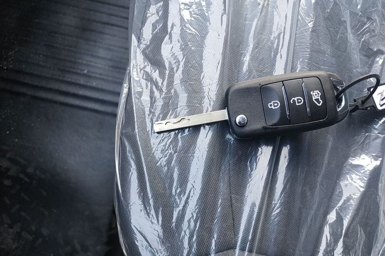 江铃 E福顺 2025款 明窗版 41.86kwh 短轴低顶中控内饰11