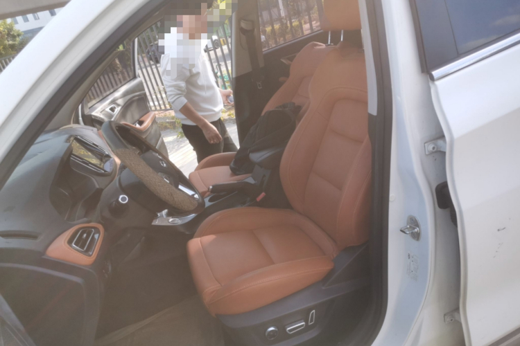 奇瑞 瑞虎7 2016款 2.0L CVT耀臻版中控内饰19