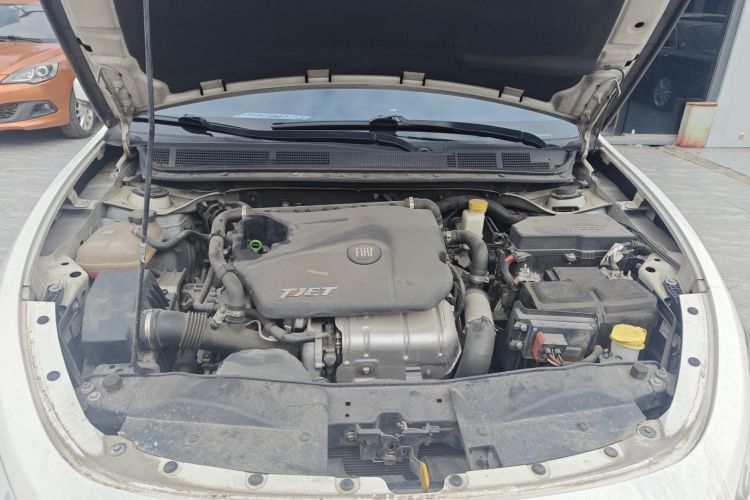 菲亚特 菲翔 2012款 1.4T 自动尊享版机舱底盘24