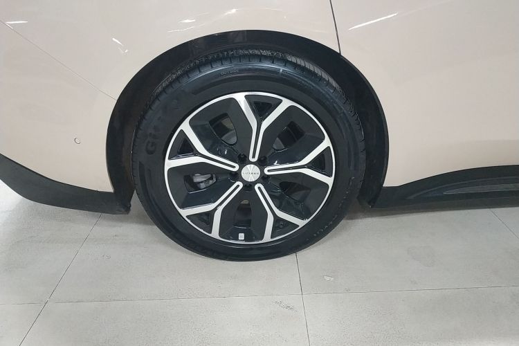 鸿蒙智行 智界S7 2025款 705km Pro车身外观6008