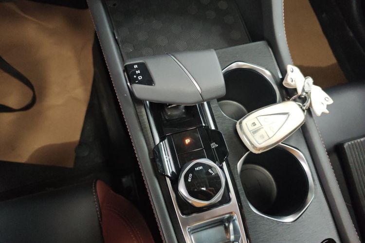 长安 逸动 2024款 PLUS 蓝鲸NE 1.4T GDI DCT高能版中控内饰18