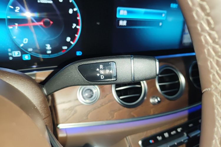奔驰E级 2023款 E 300 L 时尚型局部细节18
