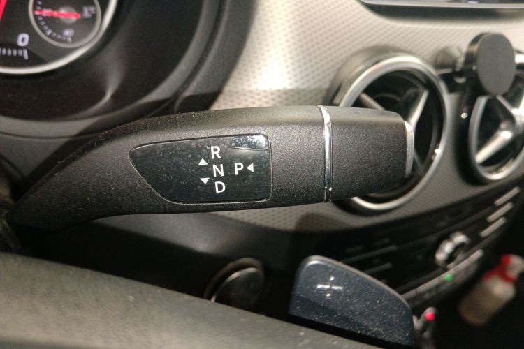 奔驰B级 2015款 B 200 时尚型中控内饰18