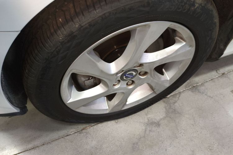 沃尔沃V40 2015款 Cross Country T5 AWD 智雅版车身外观35