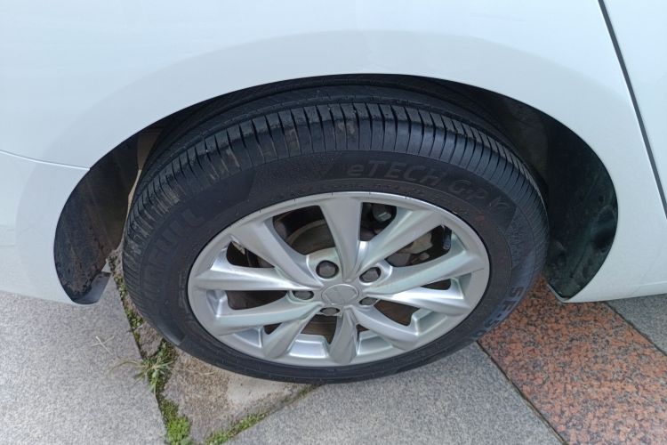 荣威i5 2020款 1.5L 手动4G互联领豪版车身外观6008