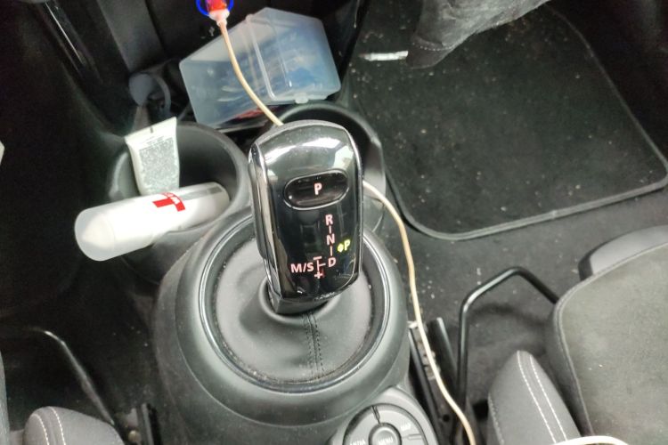 MINI 2022款 1.5T COOPER 黑标特别版中控内饰18