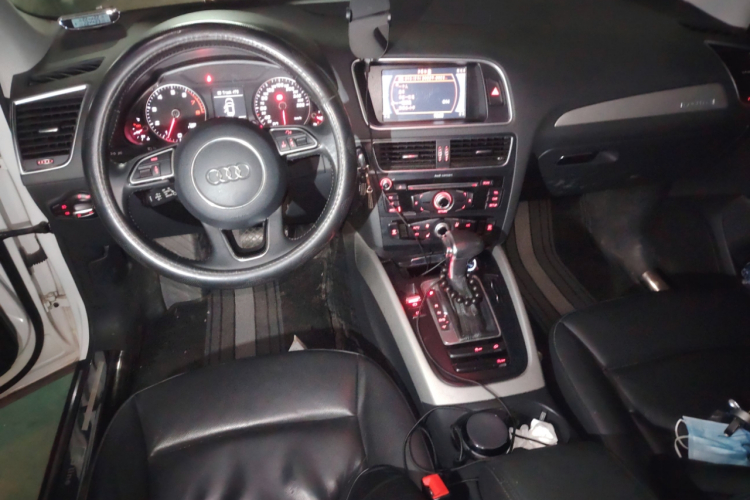 奥迪Q5 2017款 40 TFSI 进取型中控内饰12